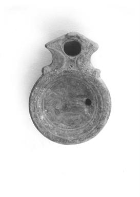 lucerna a volute con becco triangolare